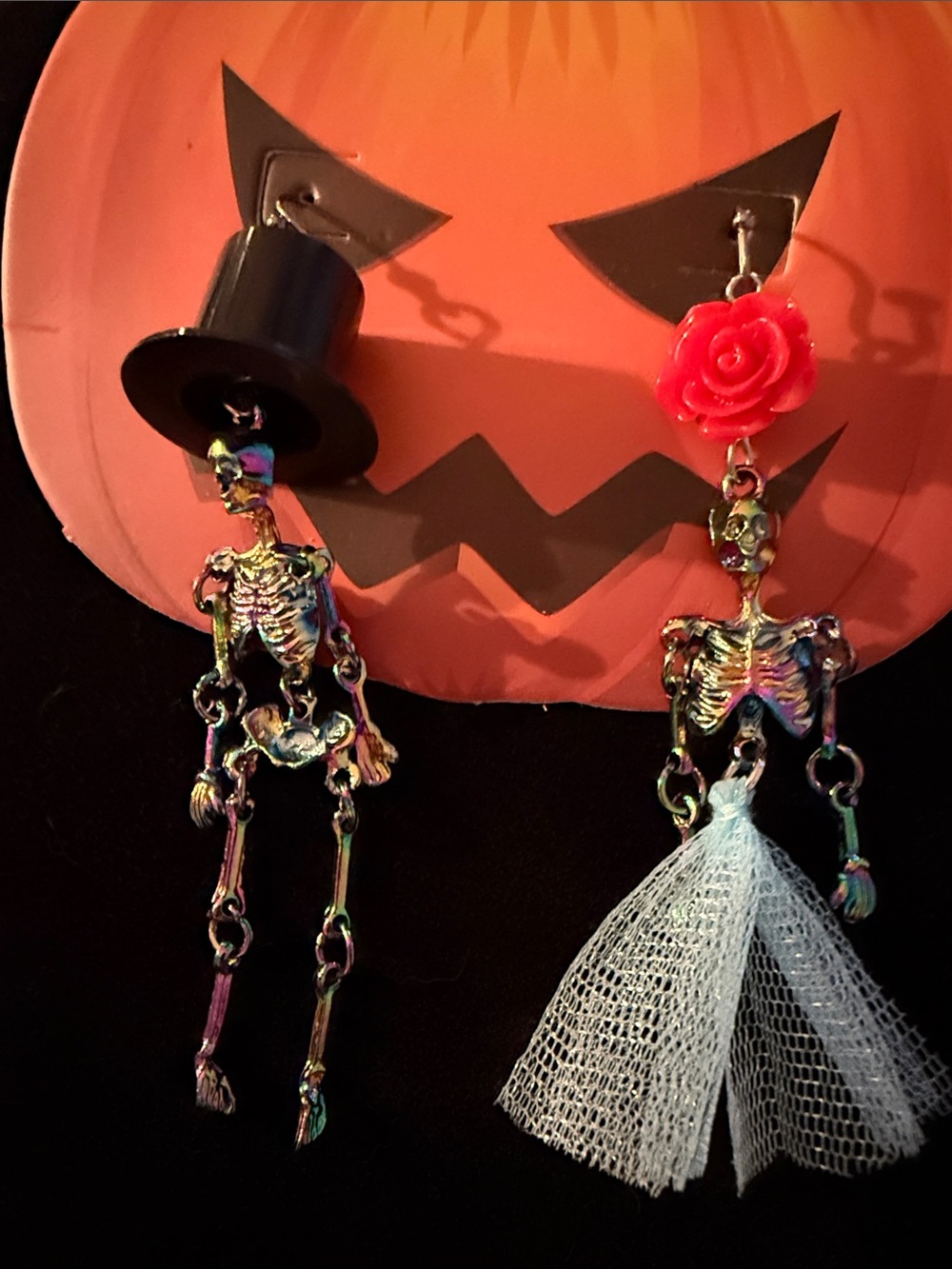 NWT Women’s 3.5”  Halloween Skeleton Couple iridescent